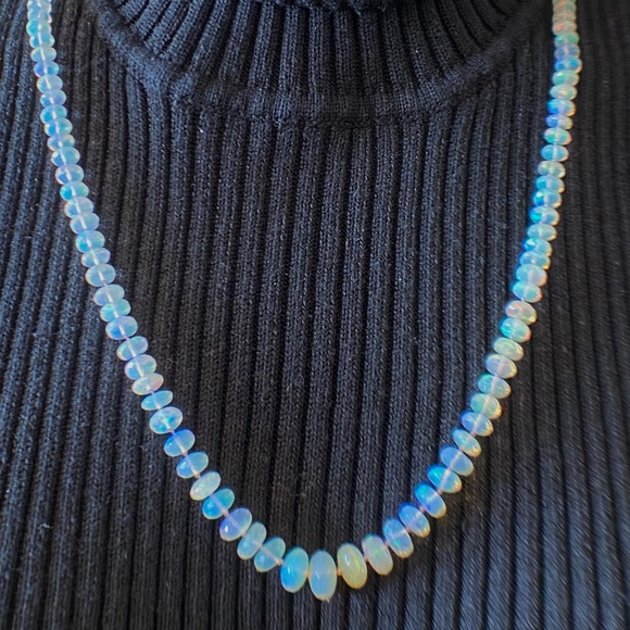 4.5mm to 8.5mm Ethiopian Opals Hand Knotted - 14K Solid Yellow Gold Clasp - Picture 12 of 17